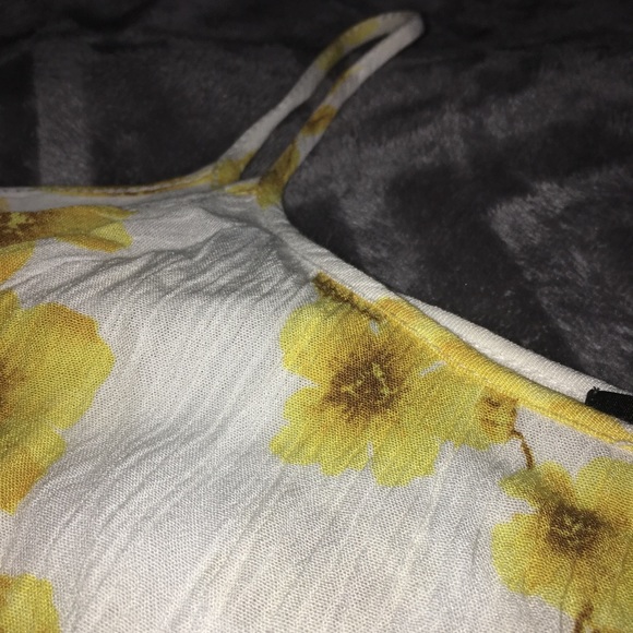 SOLD 💕 Flowy Open Shoulder Crop Top - Picture 2 of 8